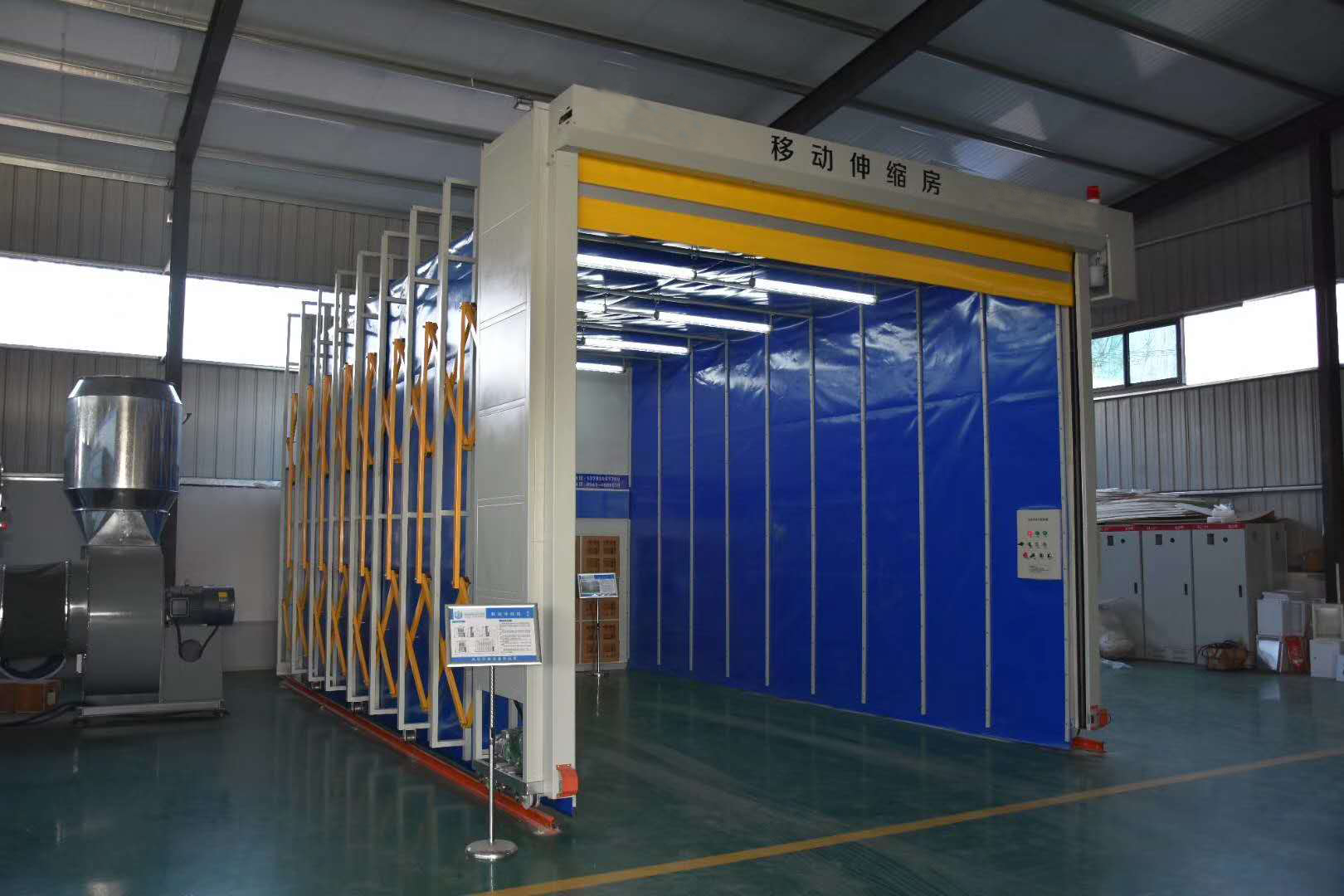 成人短视频伸縮噴漆房（fáng）